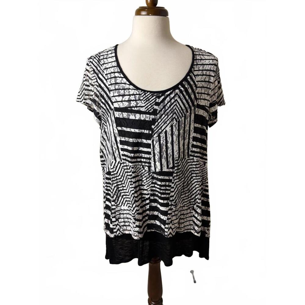 Chico's Stylish Black & White Geometric Print Top, Size 3